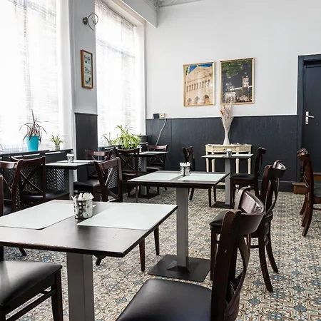 Du Dauphine Hotel
