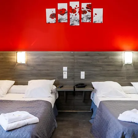 Du Dauphine Hotel