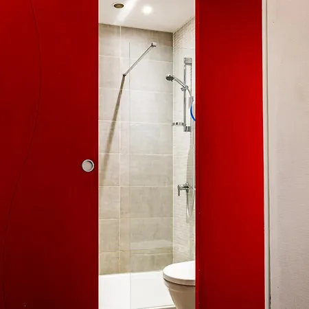 Du Dauphine Hotel