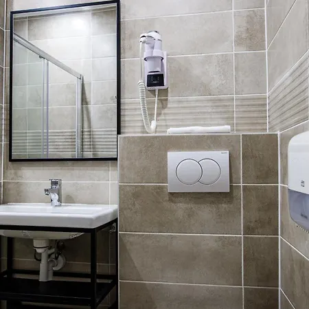 Du Dauphine Hotel 2*