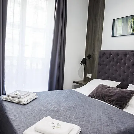 Du Dauphine Hotel
