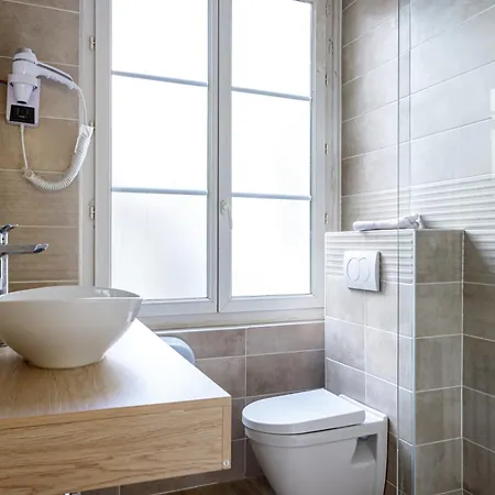 Du Dauphine Hotel 2*