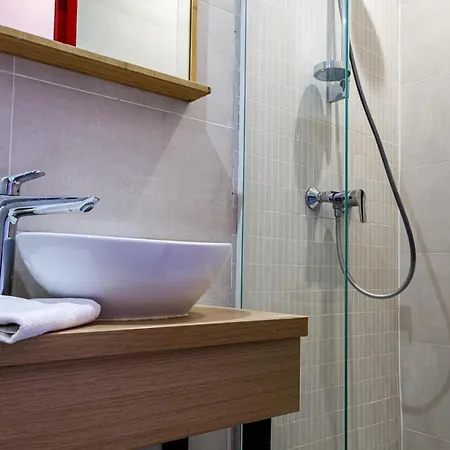 Hotel Du Dauphine 2*