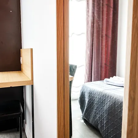 Hotel Du Dauphine 2*