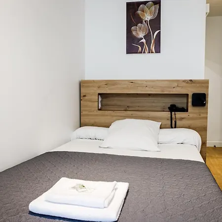 Отель Du Dauphine Лион